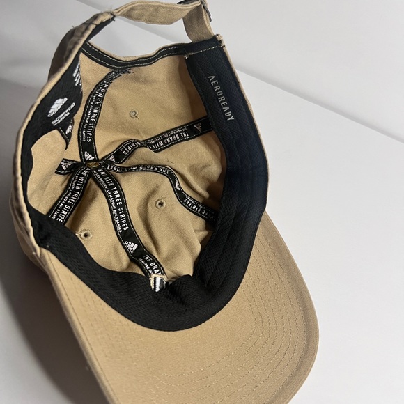 Adidas Hat Beige Adjustable Strapback Logo Aeroready Cap. - Picture 5 of 8